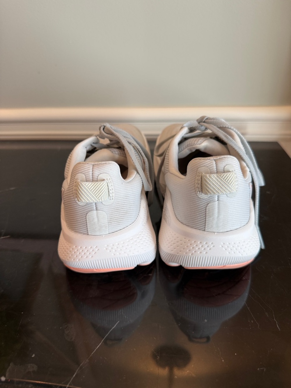 Altra Women’s FWD VIA White Sneakers with Blush Logo Accent, Size 7.5 - Picture 5 of 8